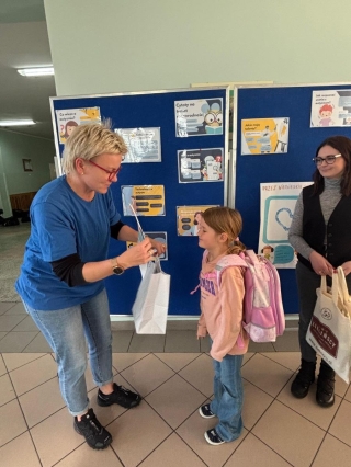 Dziecko i nauczycielka