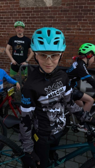 uczestnicy na rowerach