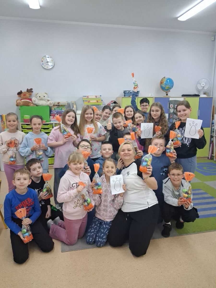 Dzieci z nauczycielką