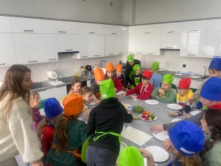 Uczniowie  na warsztatach żywieniowych