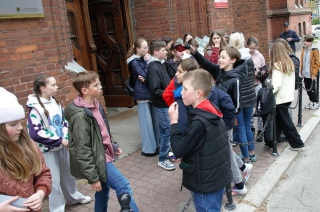 klasa 5b podczas gry miejskiej