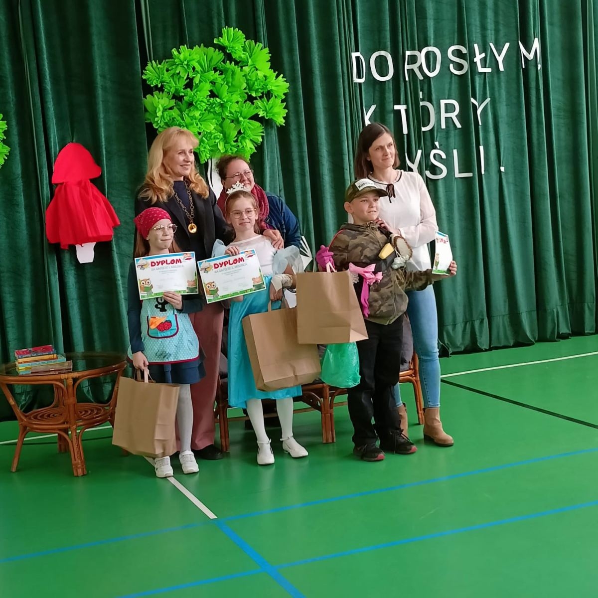 Dzieci i nauczyciele