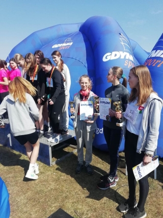 uczestnicy biegów przełajowych