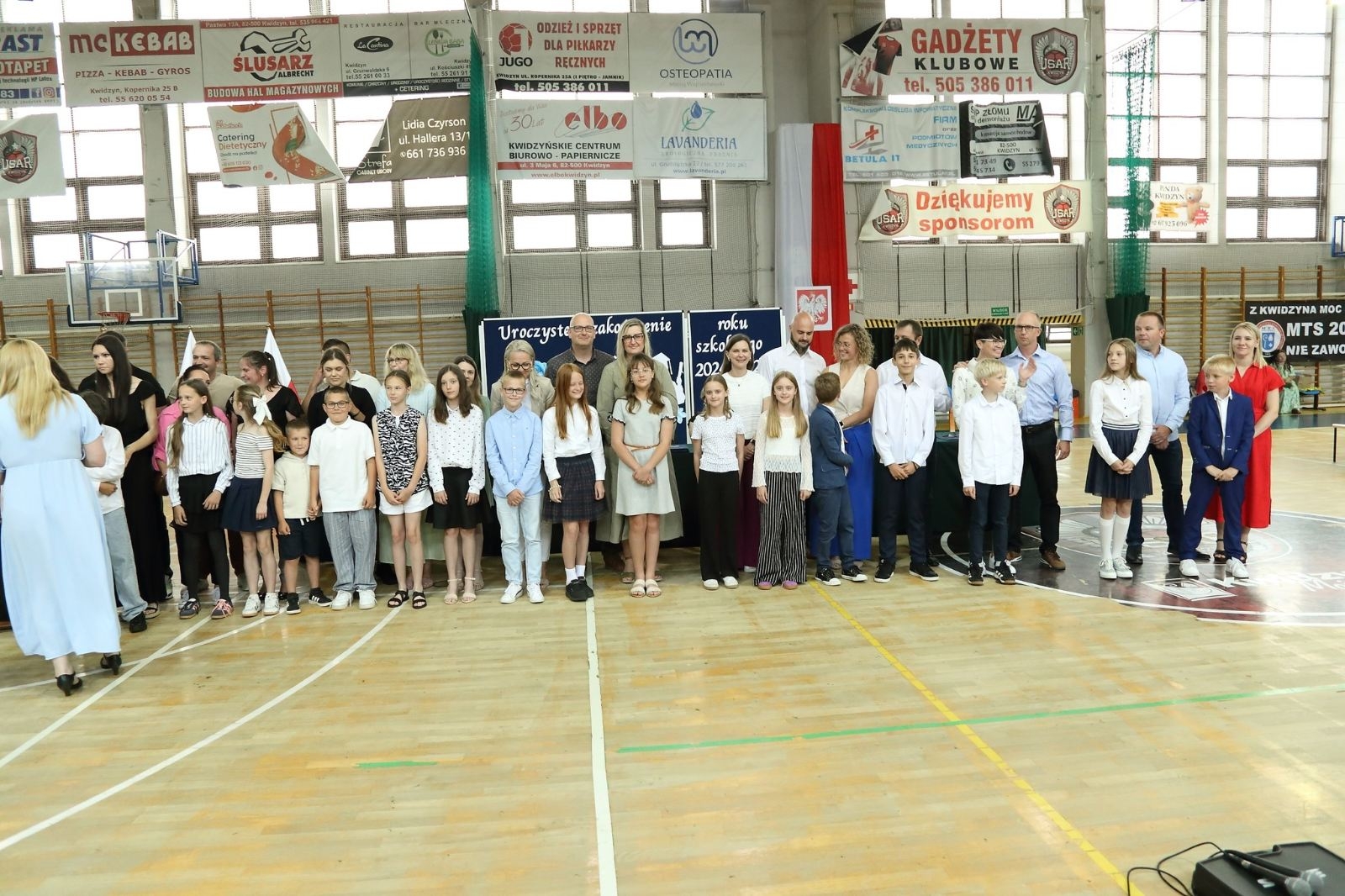 uczniowie z wysoką średnią za wyniki w nauce