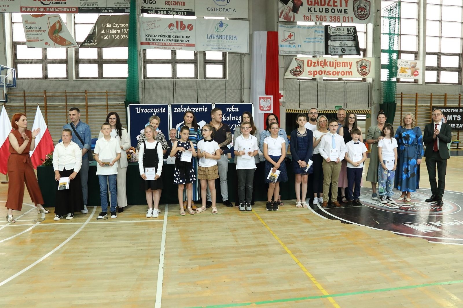 uczniowie z wysoką średnią za wyniki w nauce