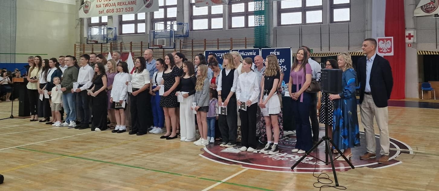 Uczniowie , Dyrekcja, nauczyciele i rodzice