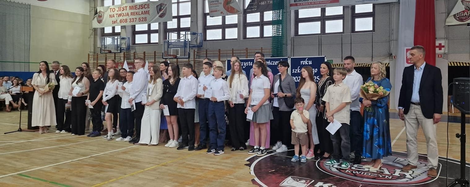 Uczniowie , Dyrekcja, nauczyciele i rodzice