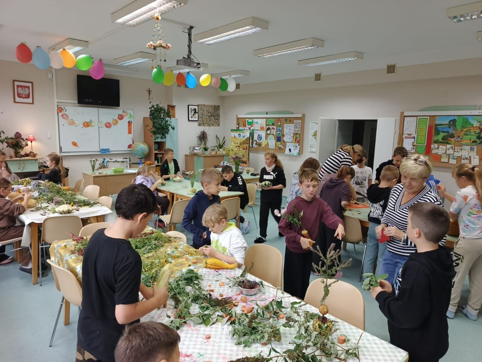 uczniowie z 4a podczas zajęć