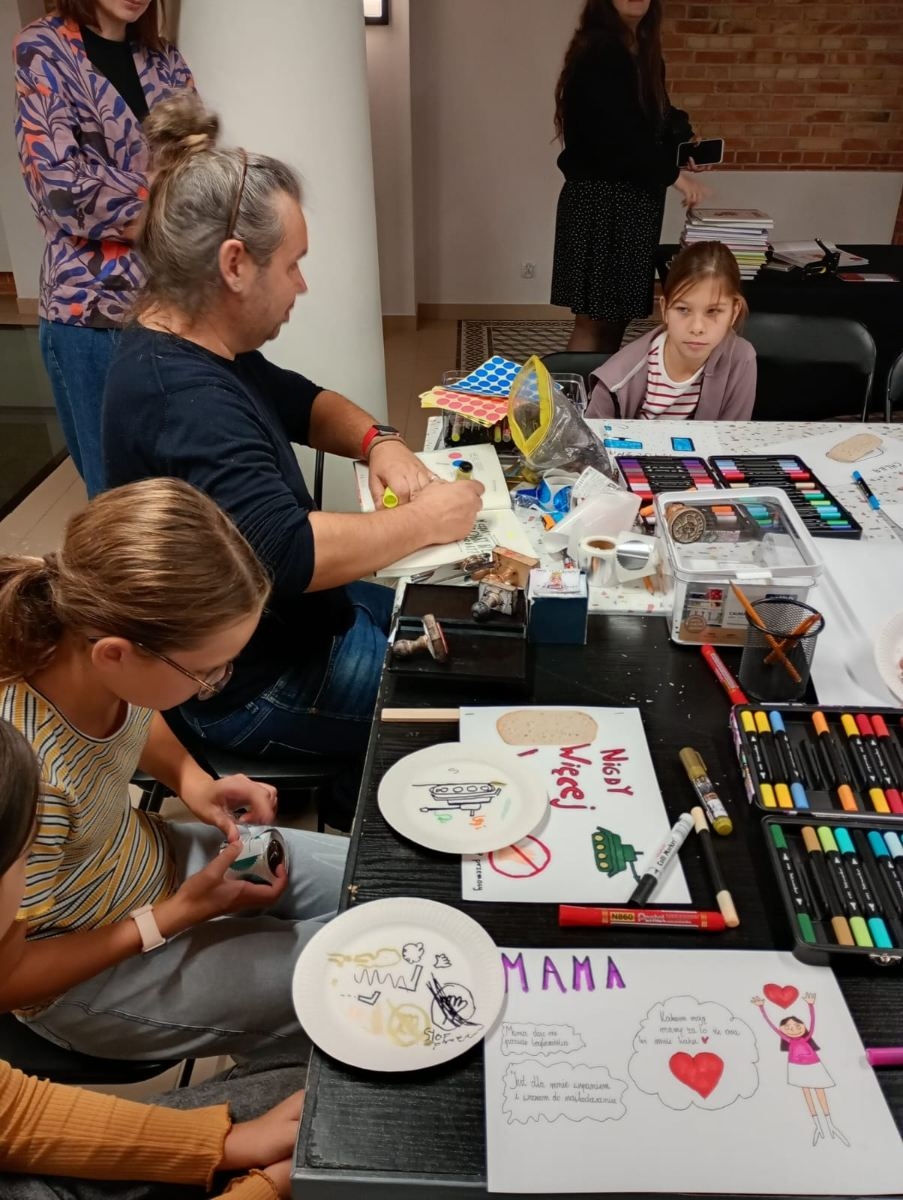 uczniowie podczas warsztatów