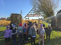 Klasa Ia na warsztatach dyniowych  w Dyniowym Raju