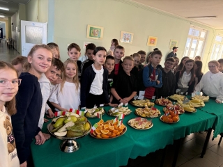 w oczekiwaniu na poczęstunek