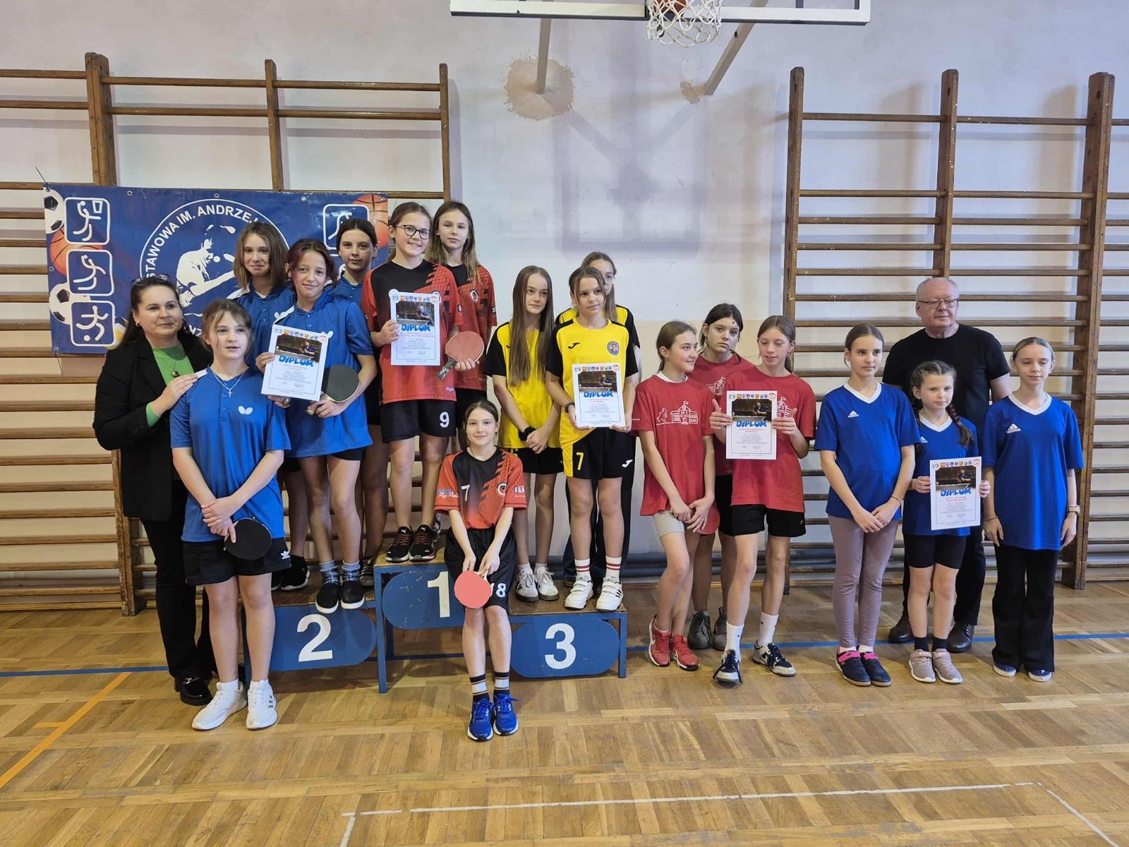 drużyna chłopców i dziewcząt