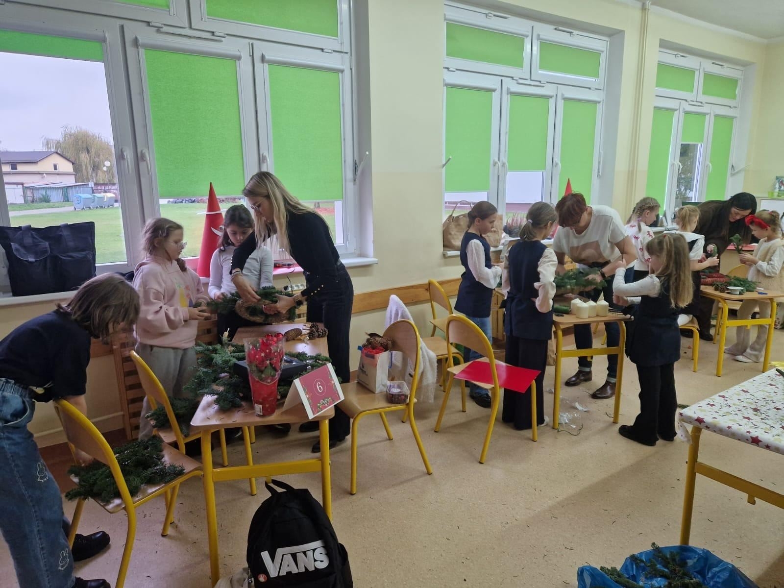 Dzieci i nauczycielka