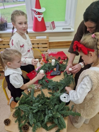 Dzieci i nauczycielka