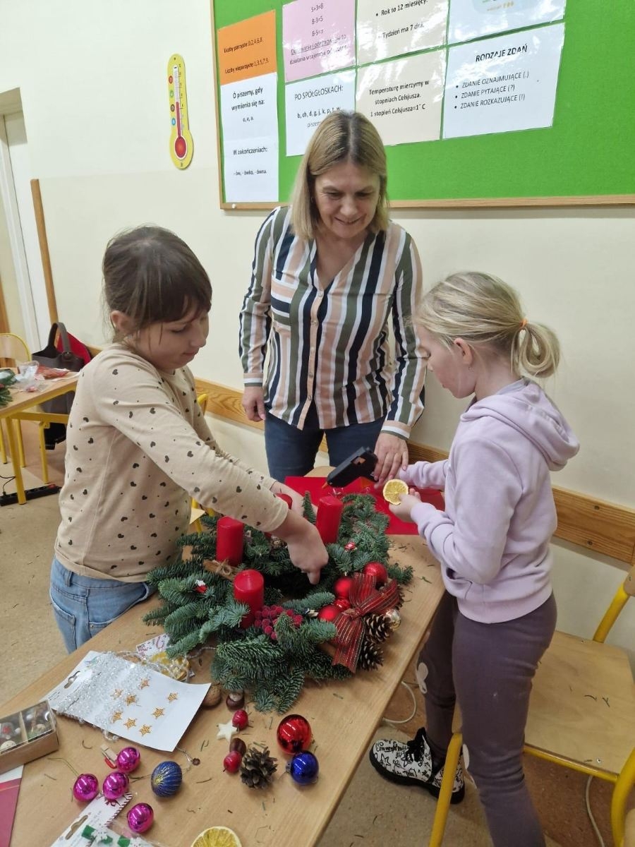 Dzieci i nauczycielka