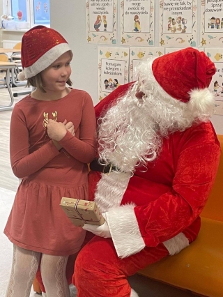 Dzieci z Mikołajem