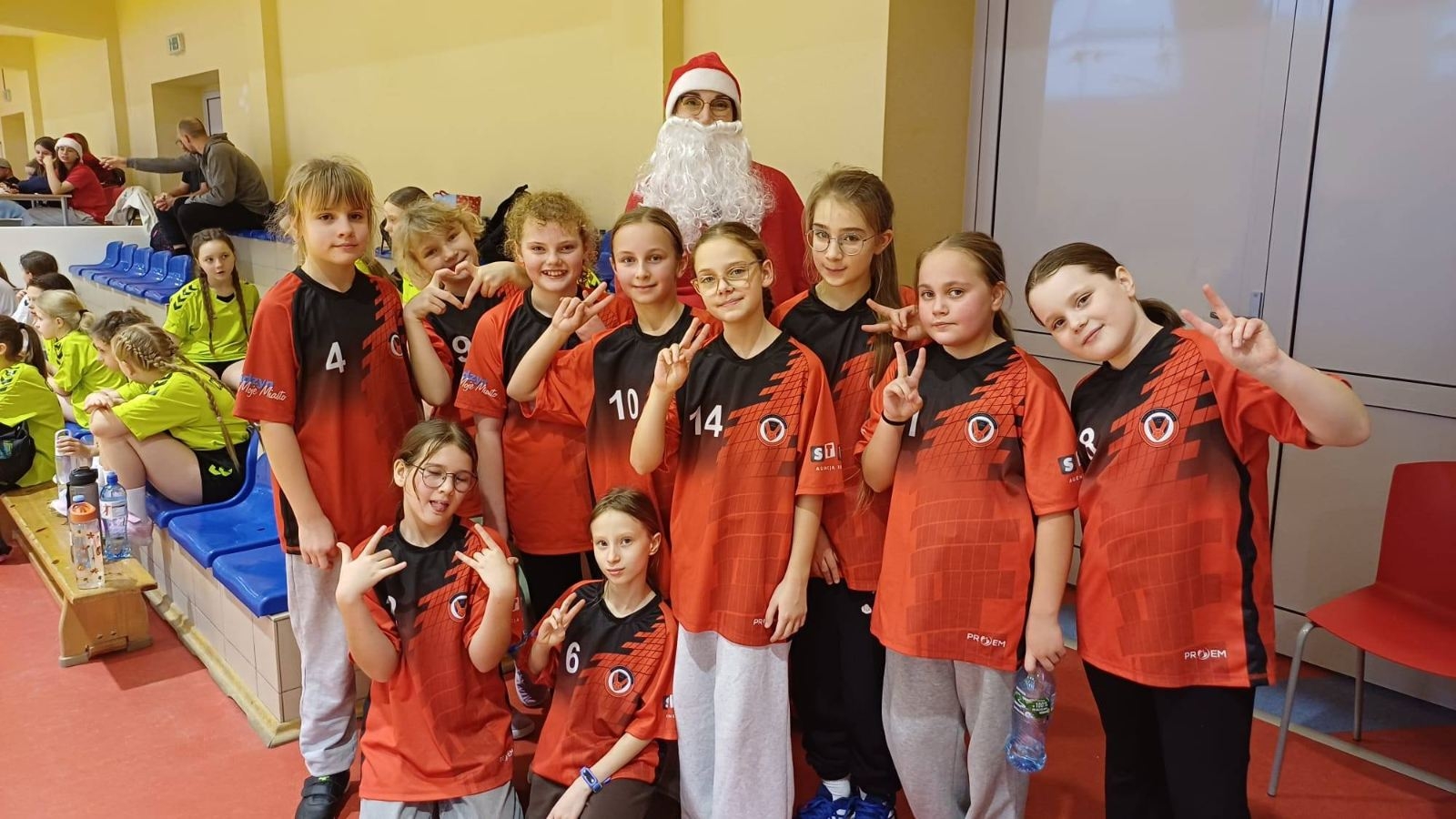 dziewczęta z klasy 4a 