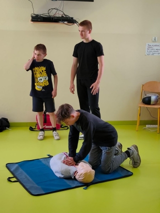 zadanie drużyny -pierwsza pomoc 