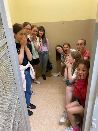 uczniowie 5b na komisariacie