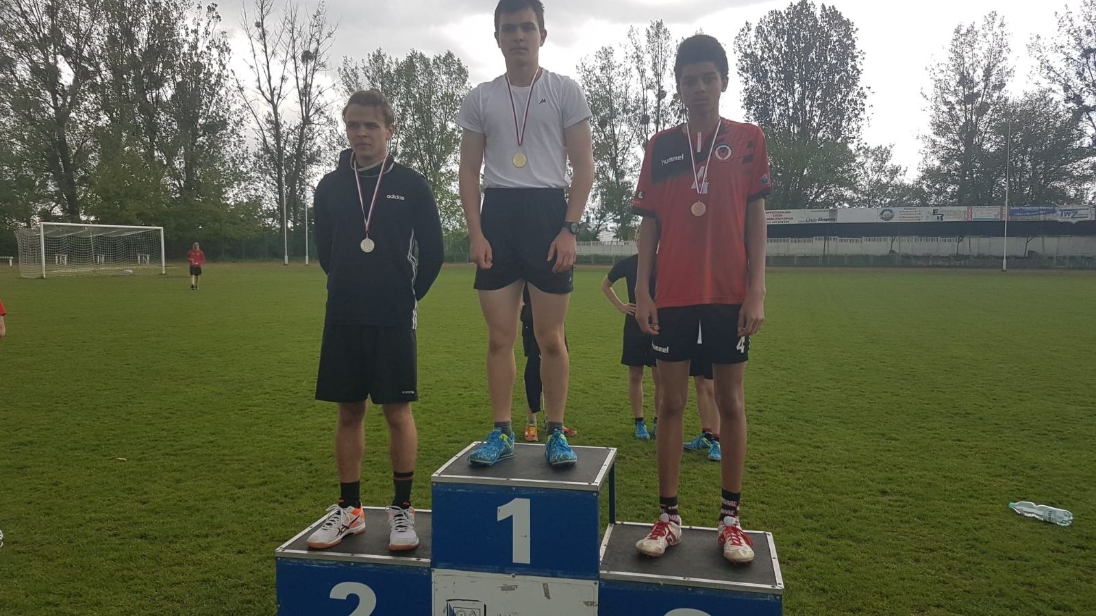 sportowcy na podium - Oskar B. III miejsce, Franek I. II miejsce