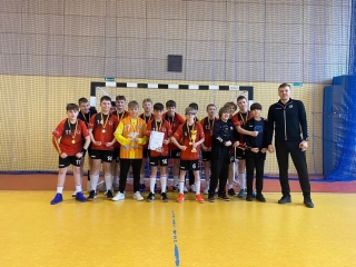 drużyna chłopców kl. 6a z trenerem